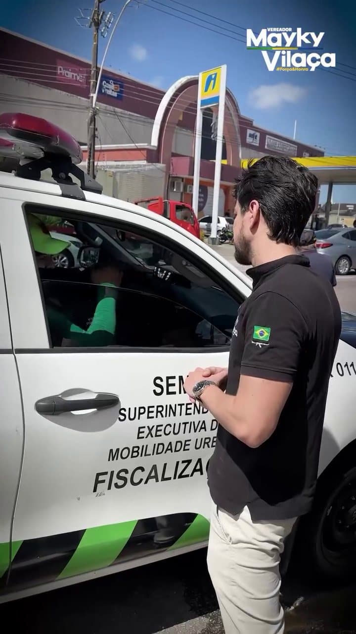 Mayky Vilaça durante fiscalização de blitz com a Guarda Municipal.