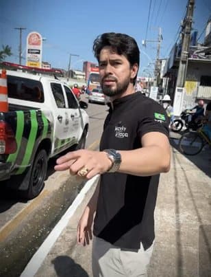 Mayky Vilaça interrompendo uma blitz irregular de remoção de veículos.